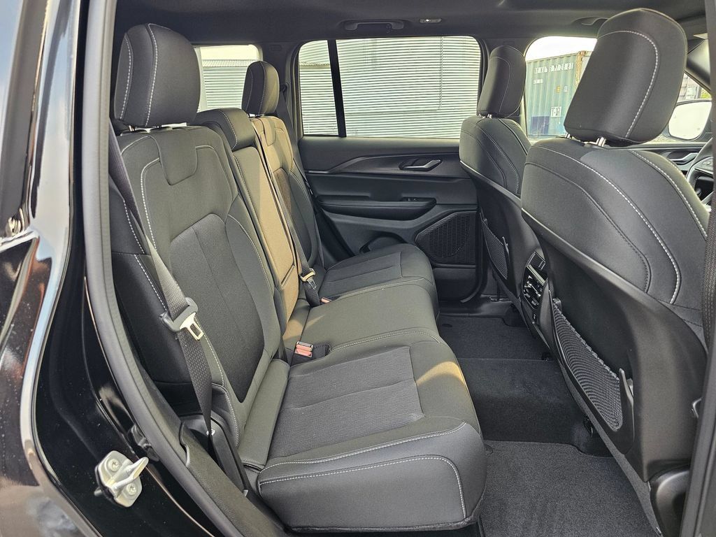 New 2025 Jeep Grand Cherokee Laredo X w/ Luxury Tech Group I AWD/4WD image 14