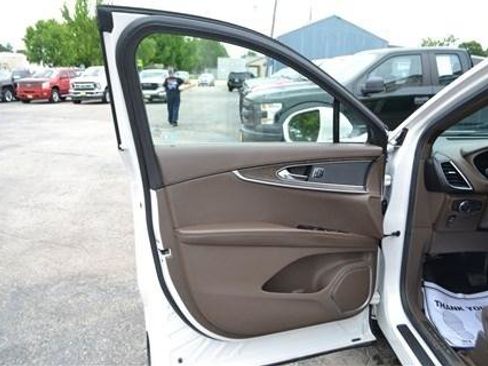 Used 2016 Lincoln MKX Reserve w/ Climate Package AWD/4WD image 10
