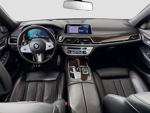 Used 2022 BMW 750i xDrive w/ M Sport Package AWD/4WD image 27