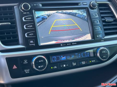 Certified 2017 Toyota Highlander Limited FWD image 29