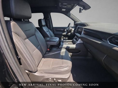 Used 2021 GMC Yukon Denali w/ Denali Premium Package AWD/4WD image 11
