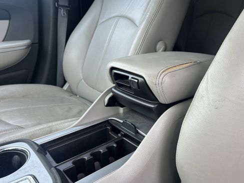 Used 2008 GMC Acadia SLT w/ Convenience Package image 17