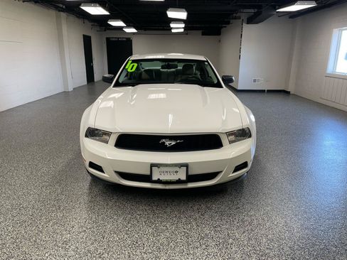 Used 2010 Ford Mustang Coupe RWD image 11
