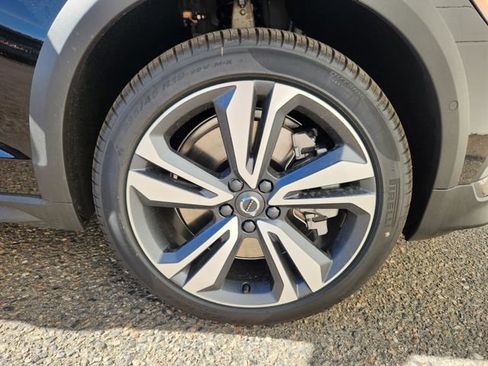 New 2026 Volvo V60 B5 Cross Country Plus w/ Protection Package Premier AWD/4WD image 18