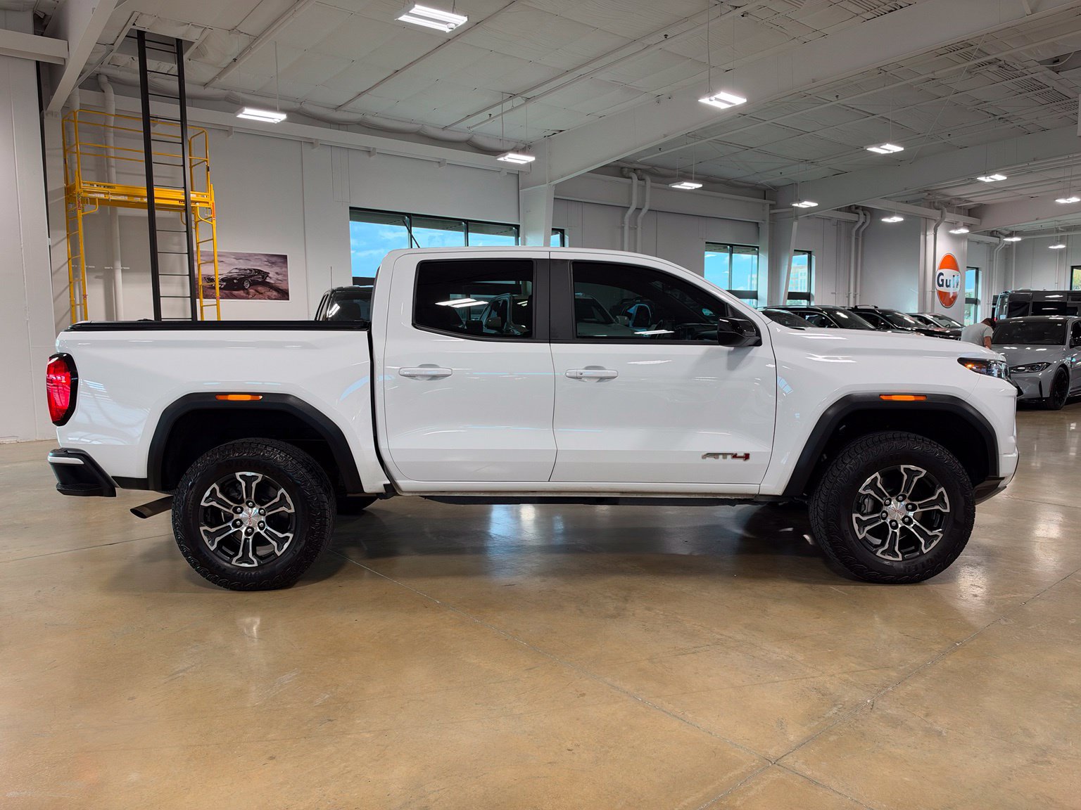 Used 2025 GMC Canyon AT4 AWD/4WD image 9