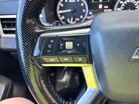 Used 2022 Mitsubishi Outlander SE image 16