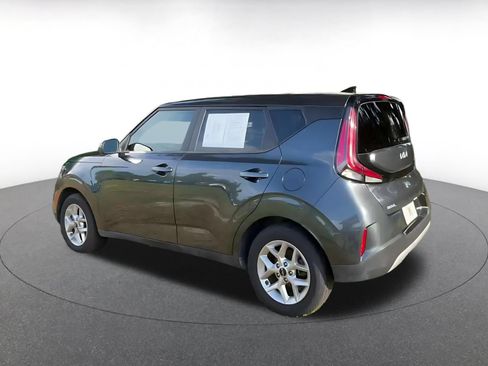 Used 2025 Kia Soul LX w/ LX Technology Package FWD image 8