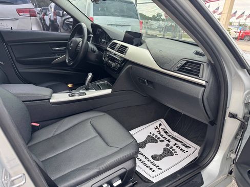 Used 2016 BMW 320i Sedan RWD image 19