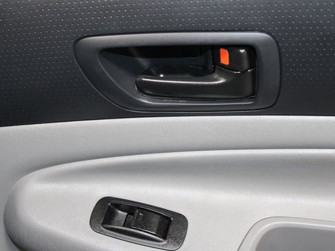 Used 2014 Toyota Tacoma Base image 28