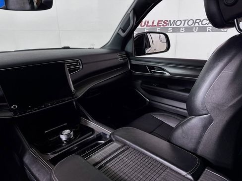 Used 2024 Jeep Wagoneer L Series II w/ Flexible Seating Group image 23