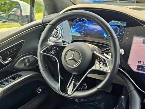 Certified 2022 Mercedes-Benz EQS 580 4MATIC Sedan image 27