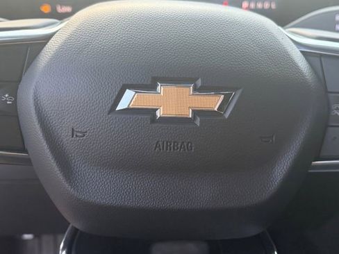 Used 2025 Chevrolet Traverse LT FWD image 10