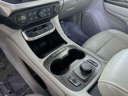 Used 2020 GMC Acadia SLT image 15