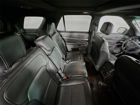 Used 2017 Ford Explorer Limited image 29