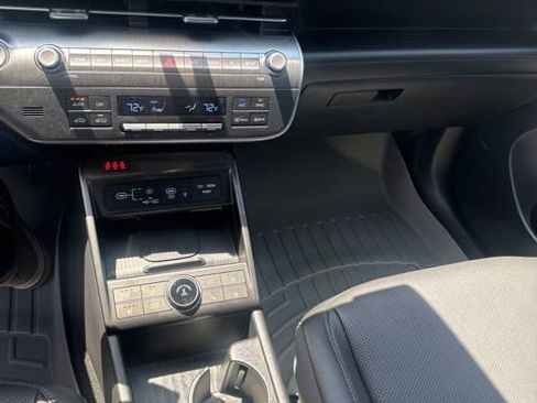 Used 2024 Hyundai Kona Limited AWD/4WD image 11