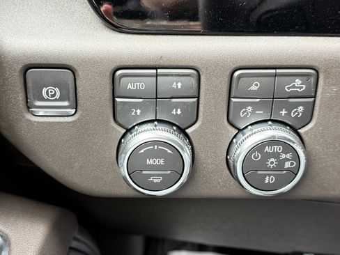 New 2026 GMC Sierra 2500 SLT w/ Max Trailering Package image 31