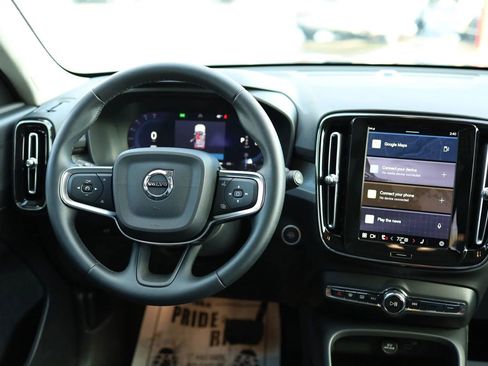 Used 2025 Volvo XC40 B5 Core AWD/4WD image 35