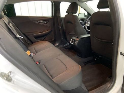 Used 2018 Chevrolet Malibu LT image 15
