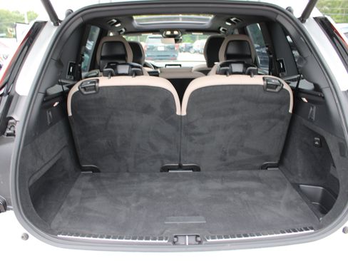 Used 2025 Volvo XC90 B6 Plus AWD/4WD image 10