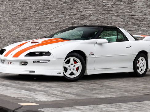 Used 1997 Chevrolet Camaro Z28 w/ Preferred Equipment Group 2 image 3