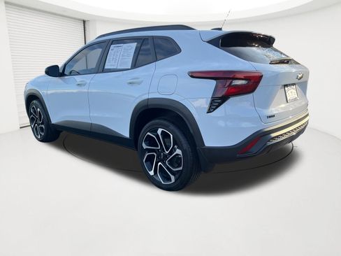 Certified 2025 Chevrolet Trax RS image 3