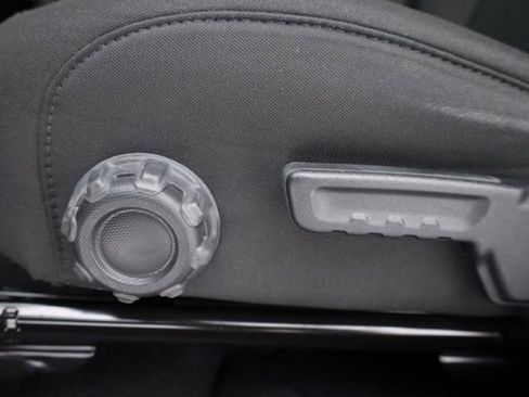 Used 2021 Jeep Gladiator Willys image 17