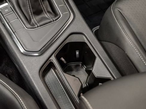 Used 2023 Volkswagen Tiguan SE w/ Panoramic Sunroof Package FWD image 23