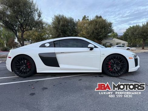 Used 2018 Audi R8 V10 w/ Carbon Exterior Package image 10
