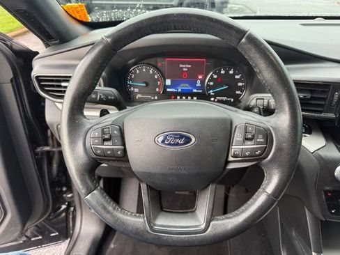 Used 2020 Ford Explorer XLT w/ Equipment Group 202A AWD/4WD image 22