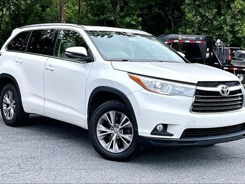 Used 2015 Toyota Highlander XLE AWD/4WD image 2