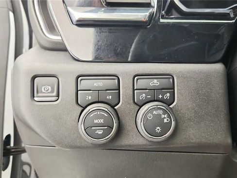 Used 2023 Chevrolet Silverado 1500 LT image 23