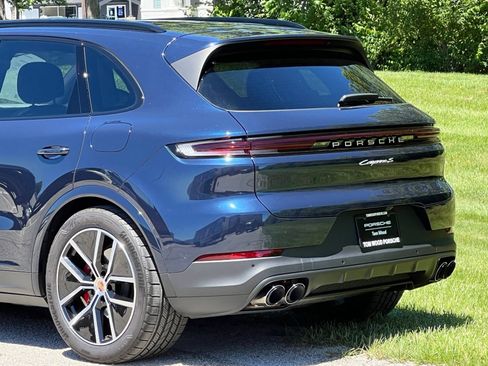 Certified 2025 Porsche Cayenne S AWD/4WD image 9