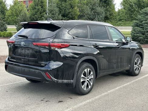 Used 2023 Toyota Highlander XLE AWD/4WD image 23