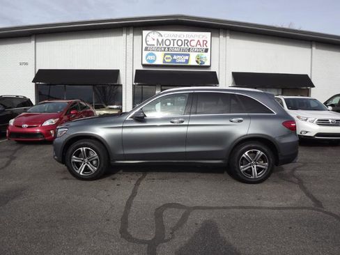 Used 2019 Mercedes-Benz GLC 300 4MATIC image 2