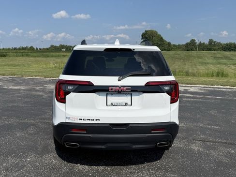 Used 2023 GMC Acadia SLT w/ Elevation Edition image 6