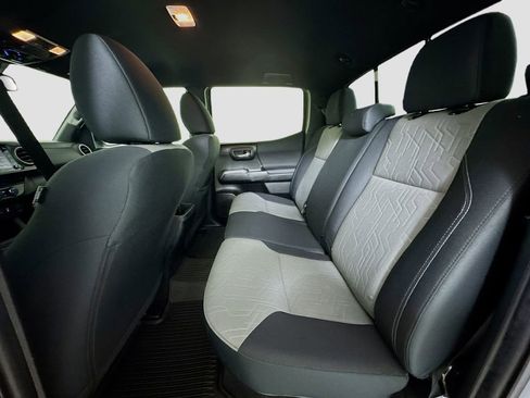 Used 2022 Toyota Tacoma TRD Off-Road w/ Technology Package image 20