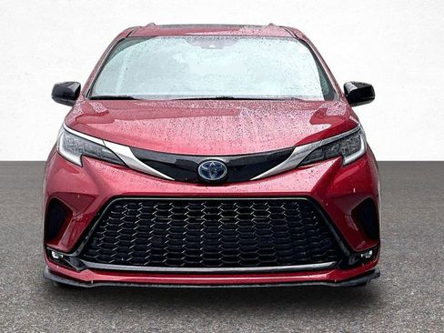 Certified 2022 Toyota Sienna XSE image 3