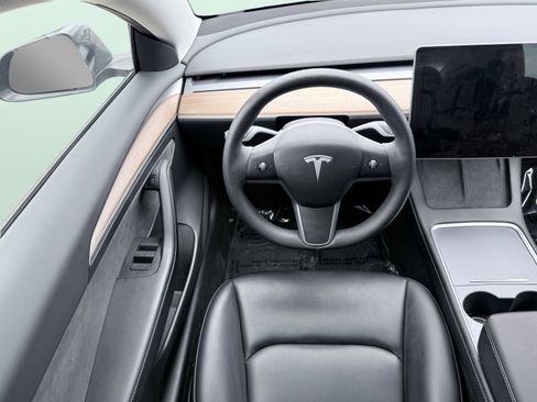 Used 2023 Tesla Model 3 Standard Range image 51