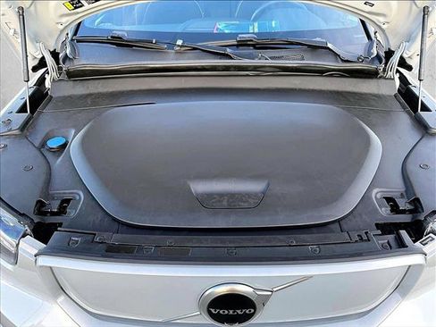 Used 2022 Volvo XC40 P8 Recharge Plus image 11