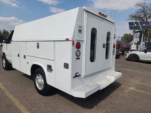 Used 2006 Ford E-350 and Econoline 350 Super Duty RWD image 5