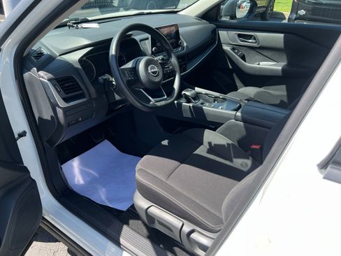 Used 2024 Nissan Rogue S FWD image 23