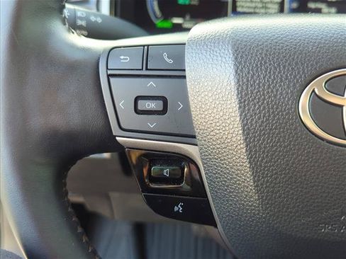 Used 2025 Toyota Camry XLE FWD image 13