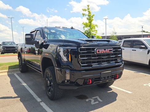 Used 2024 GMC Sierra 2500 AT4 w/ AT4 Premium Plus Package AWD/4WD image 4