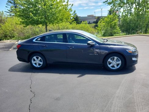 Used 2022 Chevrolet Malibu LS FWD image 2