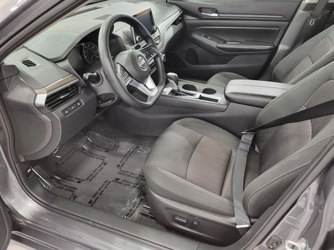 Used 2025 Nissan Altima 2.5 SV FWD image 9