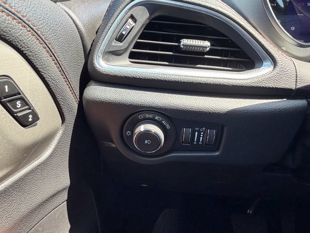 Used 2024 Chrysler Pacifica Pinnacle FWD image 50
