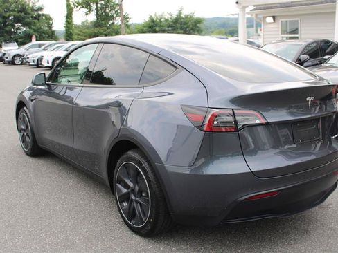 Used 2023 Tesla Model Y Long Range AWD/4WD image 5