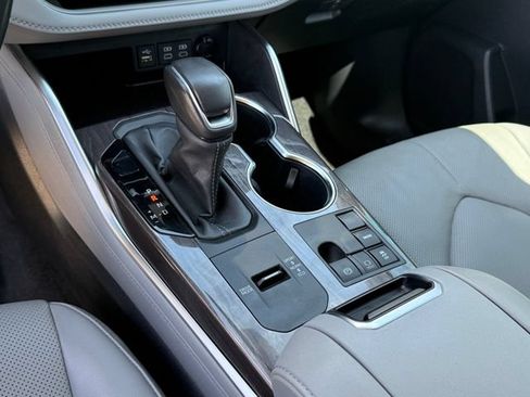 Used 2023 Toyota Highlander Limited FWD image 20