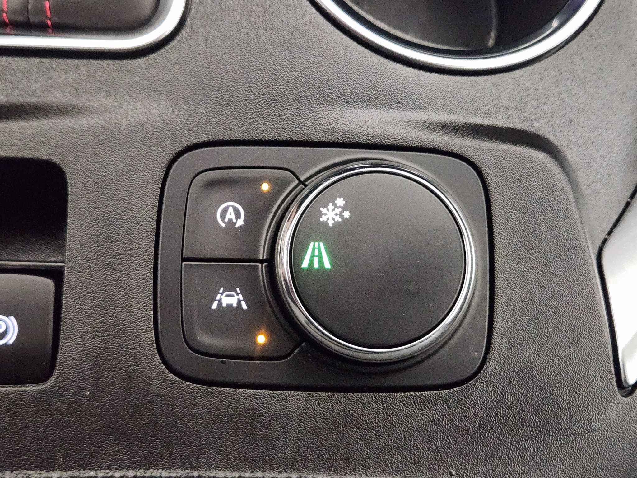 Used 2023 Chevrolet Traverse RS FWD image 19