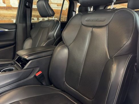 Used 2022 Jeep Grand Cherokee Overland w/ Luxury Tech Group IV image 3